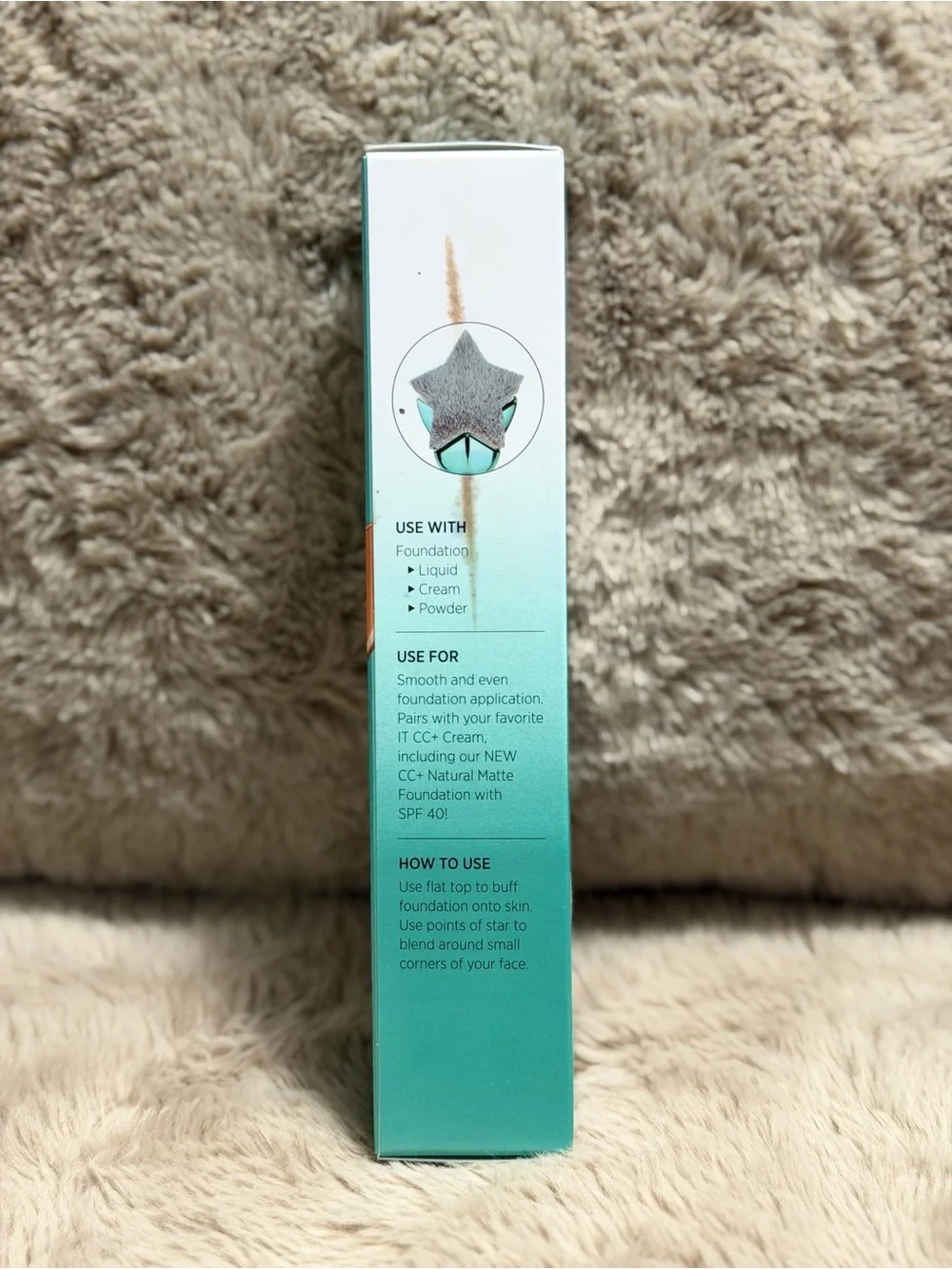it cosmetics Foundation Brush - White & Teal Packaging